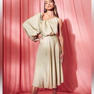 Boohoo sage green satin baloon sleeve midi skater special occasion dress.